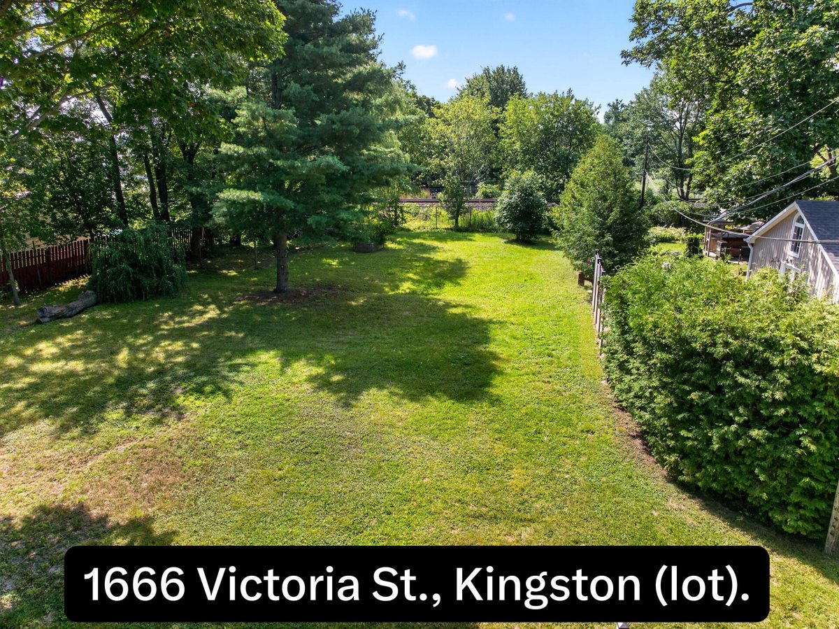 Sher417's tweet photo. 1666-1668 Victoria St., Collins Bay. BOTH house &amp; lot for $639,000. MLS X13728790.

46 Alarie Lane, Wolfe Island. Cottage. MLS X13159526. $399,900!

715 North Shore Rd., Rideau Lakes. MLS # X13727234. $1,250,000. Listed by Tracey McGinn.
Photos in listing order. https://t.co/o4ITwDfEs6