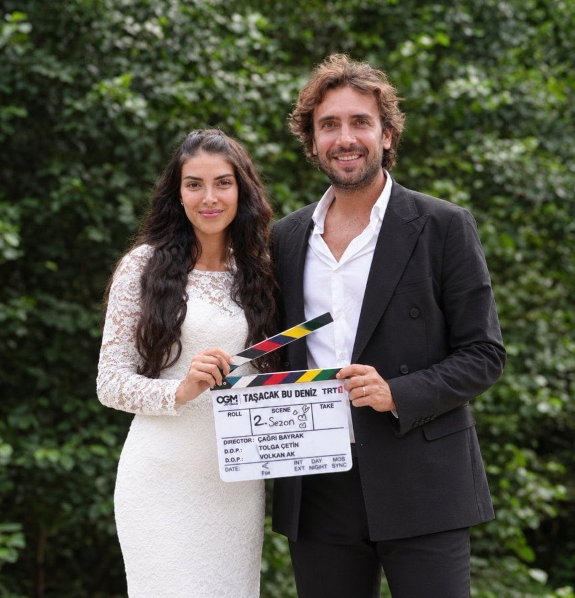yasmine_018's tweet photo. 2 Sezon🎬                             1 Sezon🔥 https://t.co/zjC2kOz1ix