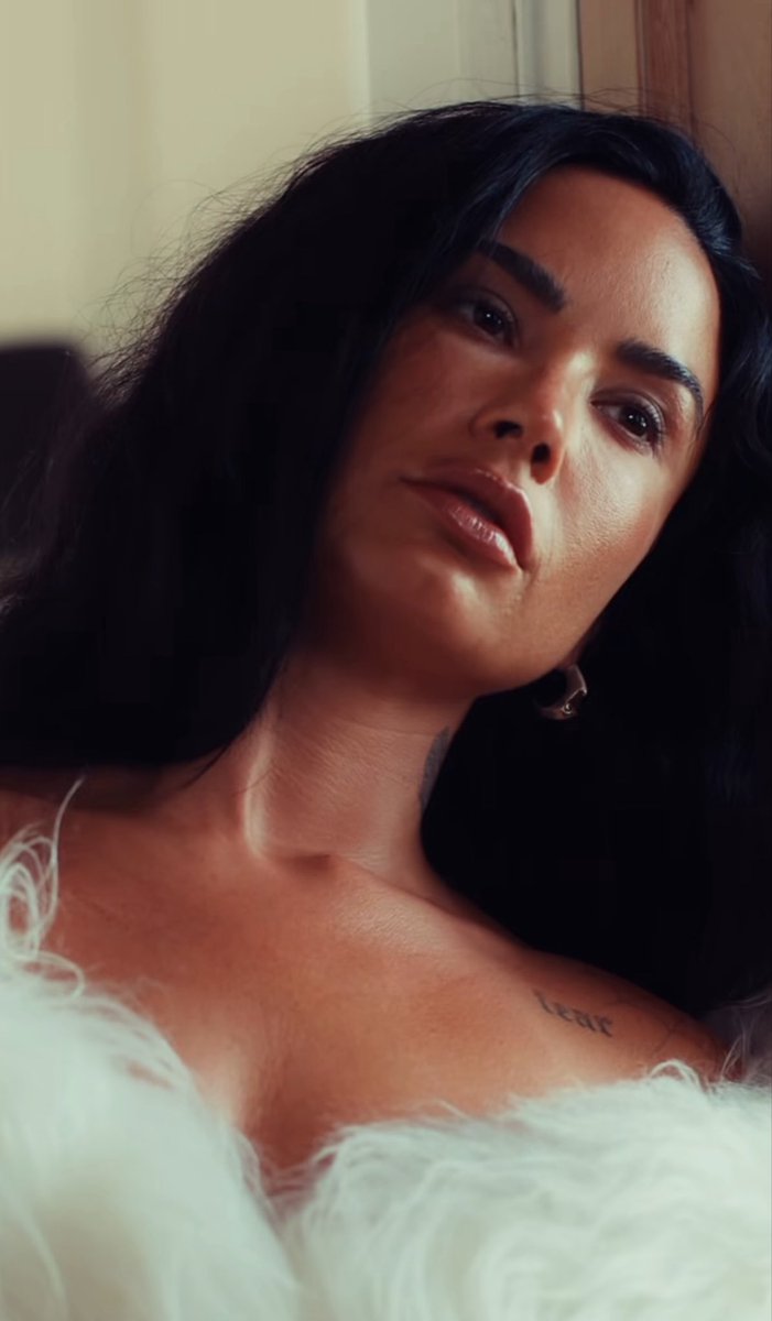 eitherwaydemi's tweet photo. DEMI LOVATO. https://t.co/OlrXy3ZO9q
