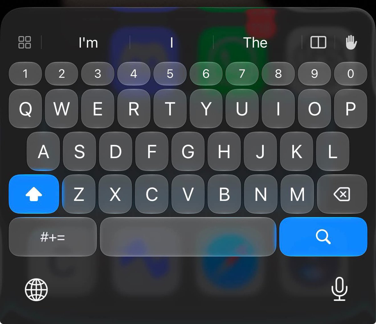 h3rv3ikee's tweet photo. Il fallait attendre l’iPhone 18 pour avoir les chiffres au-dessus des lettres sur le clavier, alors que chez les concurrents, ça existe depuis 15 ans. 😂 https://t.co/ged4HsFatR