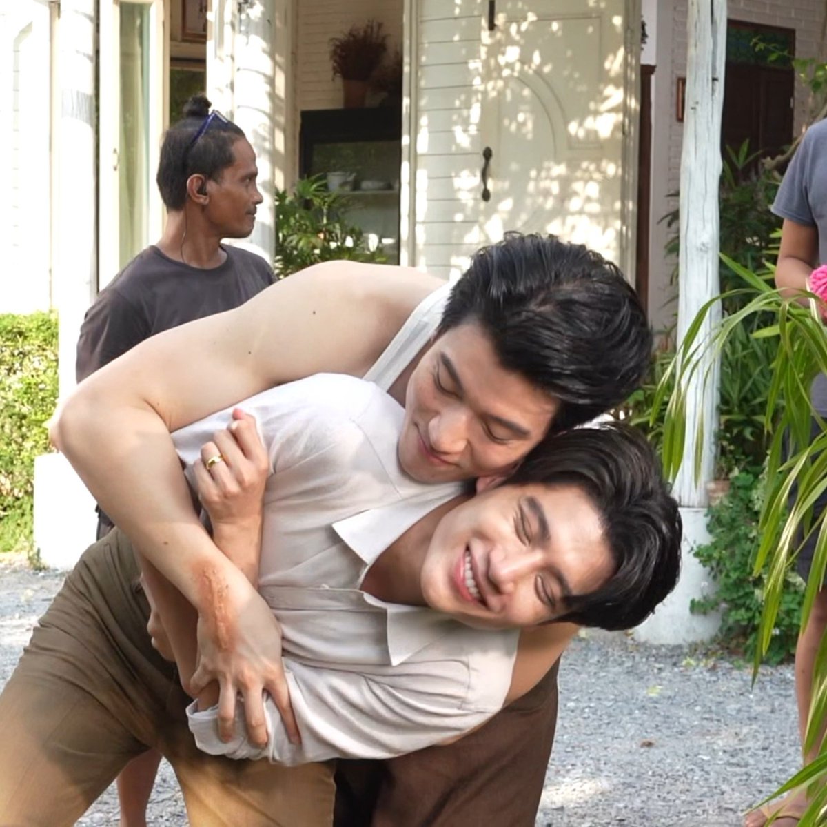 sxgarbabx's tweet photo. มีใครเข้าใจป้าบ้าง จั๊นอยากสักรูปนี้ไว้ที่ตา ยามเพิ่นฮักกัน #อินองศา #InnOngda #BTS_อรุณรุ่งEP8 https://t.co/8baMUcbA9n