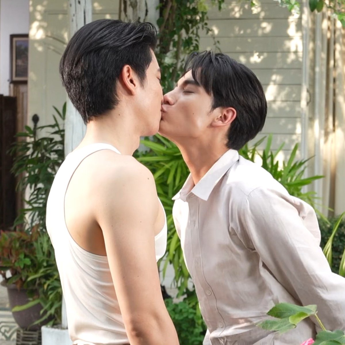sxgarbabx's tweet photo. มีใครเข้าใจป้าบ้าง จั๊นอยากสักรูปนี้ไว้ที่ตา ยามเพิ่นฮักกัน #อินองศา #InnOngda #BTS_อรุณรุ่งEP8 https://t.co/8baMUcbA9n