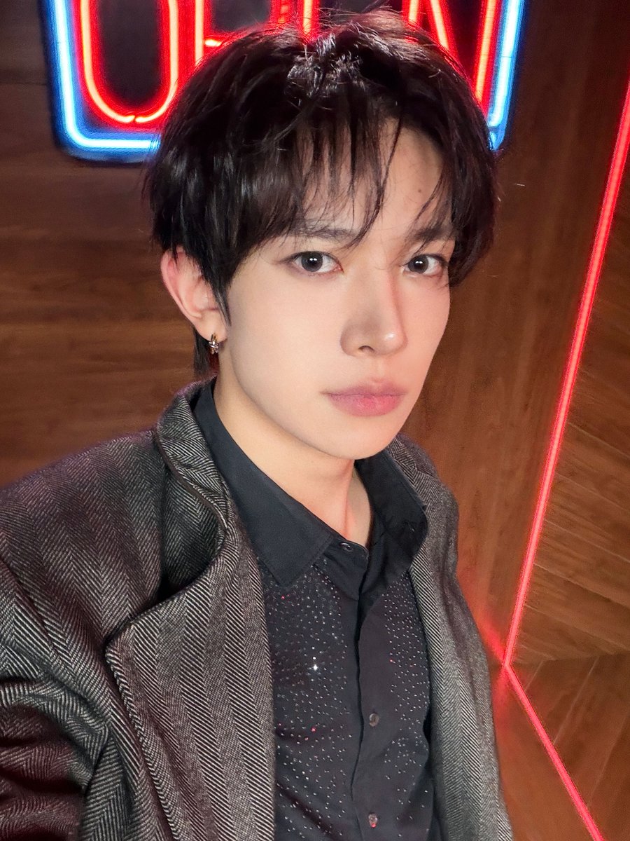 h_evva_n's tweet photo. 260912 @ Genius Open Mic
#EVAN #에반 https://t.co/icuqO4iFJC