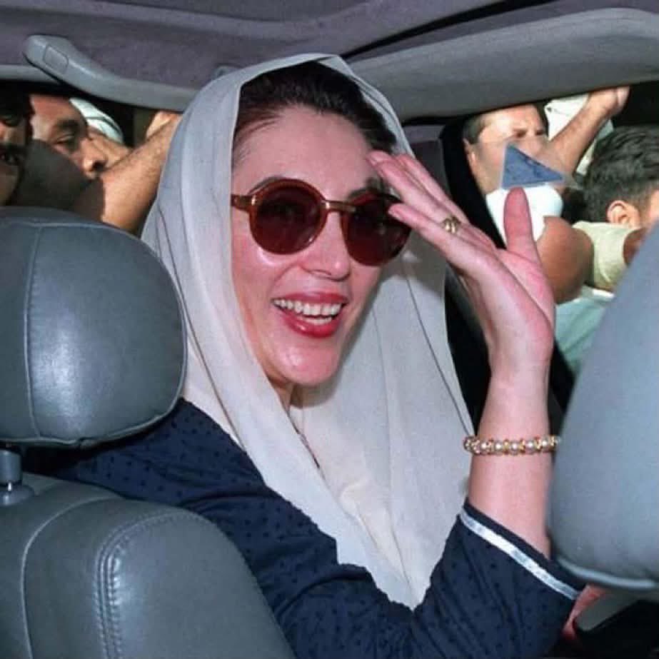RizwanMuraad's tweet photo. بی بی، آپ کو ہم سے بچھڑے برس گزر گئے، مگر آپ کی یاد آج بھی دل کو رُلا دیتی ہے۔ آپ سے کیا ہوا وعدہ آج بھی یاد ہے۔ ہم آپ کی اولاد کے ساتھ آخری دم تک کھڑے رہیں گے، ان کی جدوجہد میں شانہ بشانہ چلیں گے اور آپ کے خواب کو پورا کرنے کی کوشش کرتے رہیں گے۔ آپ کی قربانی کبھی نہیں بھولیں گے، https://t.co/Na1MZV70K2