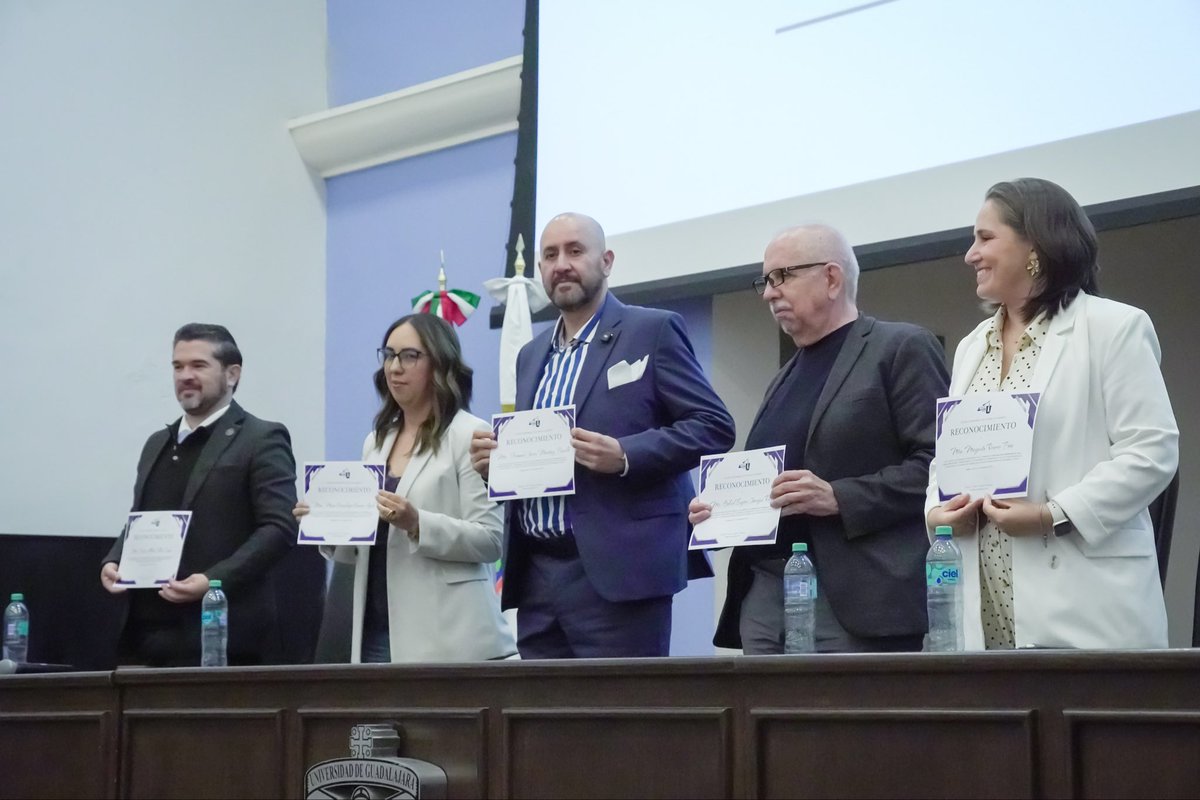 fermaparrilla's tweet photo. Un gusto compartir experiencias y consejos con jóvenes que están por iniciar su camino en la Ingeniería Civil. 🏗️

Gracias a quienes hicieron posible el panel “Experiencias que Construyen Futuro”.

#FerMartínezParrilla #JóvenesIngenieros #IngenieríaCivil #PanelDeDiscusión https://t.co/b2qQYxaJP6