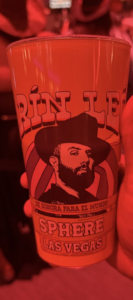 Naranjero4ever's tweet photo. Al menos me quedé  con el vaso de recuerdo del primer concierto cancelado por un cantante mexicano en Las Vegas! (Que orgullo)😌😌 https://t.co/B9l5ssPEPg