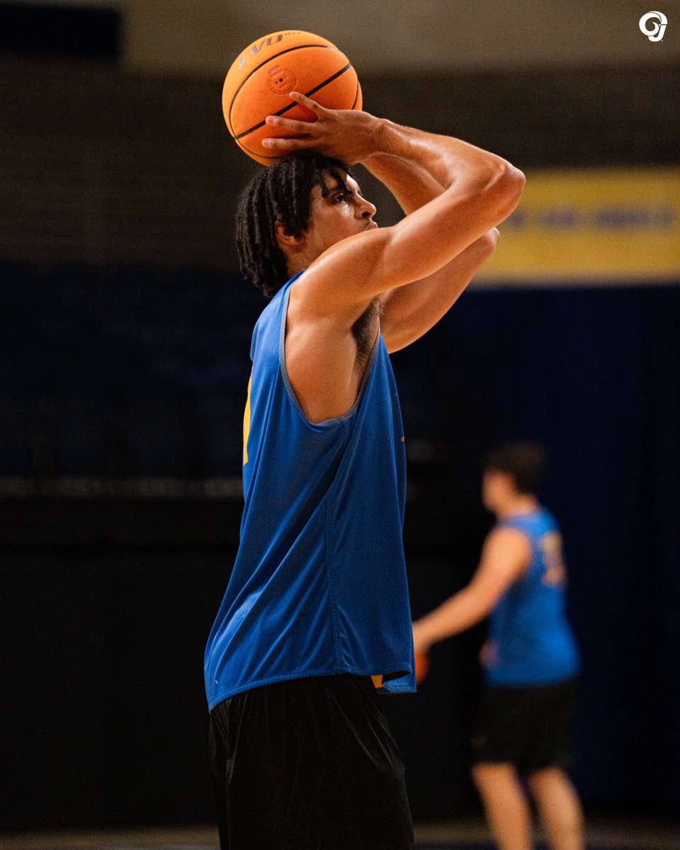 AngeloStateMBB's tweet photo. It May Be A New Year But Our Goals Still The Same 🤝

#RamHoops #RamEm https://t.co/tKxH5lWIgA