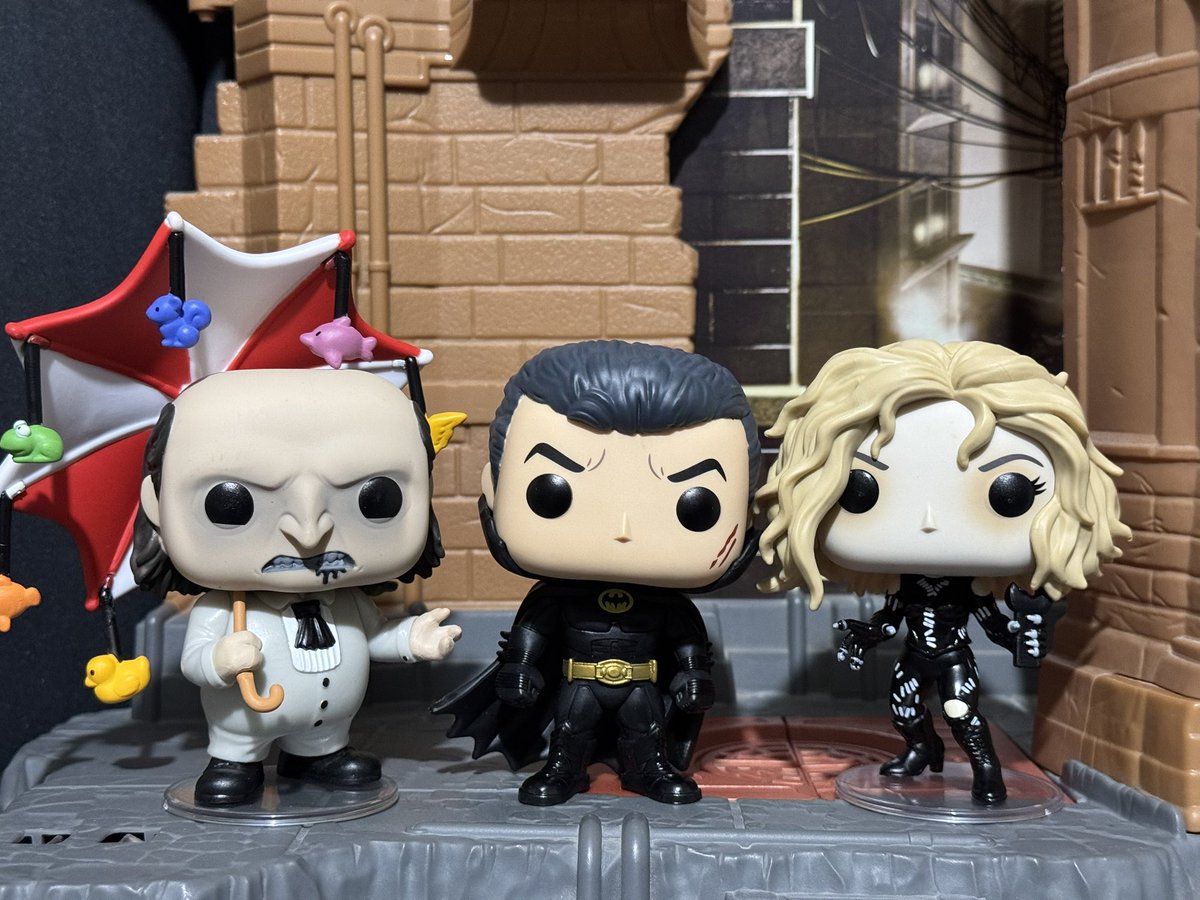 Nightwing_six's tweet photo. Bueno otro día más y seguimos celebrando el #BatmanDay ahora pediré que compartan una foto y porque es #ViernesFunkero de algún Funko o lego de Batman o algún personaje de su universo. Vamos, vamos dejemos el conflicto y celebremos al mejor personaje de #DCComics https://t.co/Hm1mbvSo7W