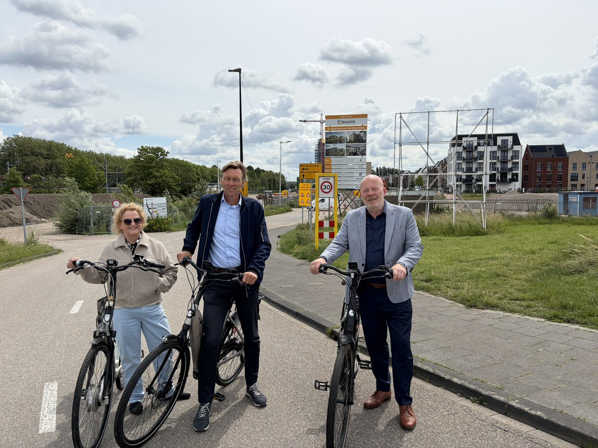 RobertSimonsLR's tweet photo. 100 dagen wethouder in Maassluis!
 Van multinational naar familiebedrijf, zo kan ik de overgang als wethouder van Rotterdam naar Maassluis het beste omschrijven.
Maassluis ‘Eerste stad aan de Waterweg’ heeft een geweldige historie, maar het beste moet nog komen! https://t.co/Q5YoH2yc2u