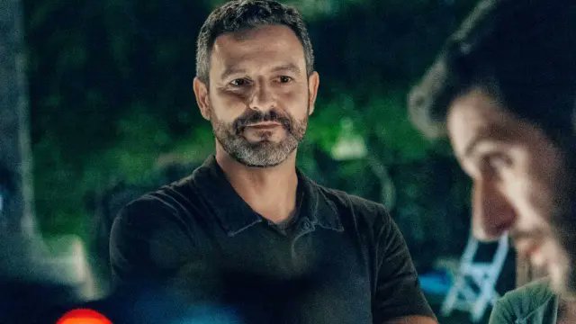 Crixo7's tweet photo. @guifos75 Es el que hace de marido de Rosa Peral en la serie de Netflix, que es Mosso! https://t.co/qfuRzyvdiW