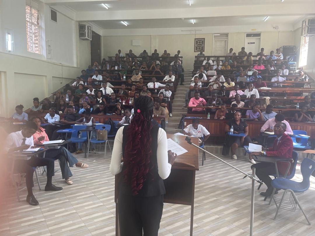 NINSIIMA21's tweet photo. Stepping into the role of Prime Minister this afternoon has been such an engaging and insightful experience. The arguments were sharp and the exchanges were lively. I'll definitely be doing more of these. Safe to say I've learnt and unlearnt a few things. https://t.co/yctlNRO2j5