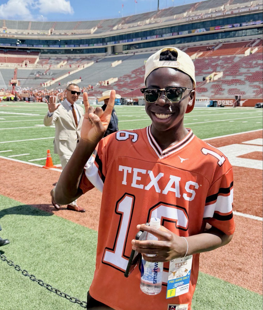 Jared_Lemons's tweet photo. @_delconte Saturday we took our teen son to the 🏈 game. He wanted a photo with Coach in the background, &amp; as soon as Sark realized what was happening he threw up the horns so my son would have a memory. You’ve built an incredible team! Thank you! Hope to see another soon! https://t.co/4aErJ65MKu