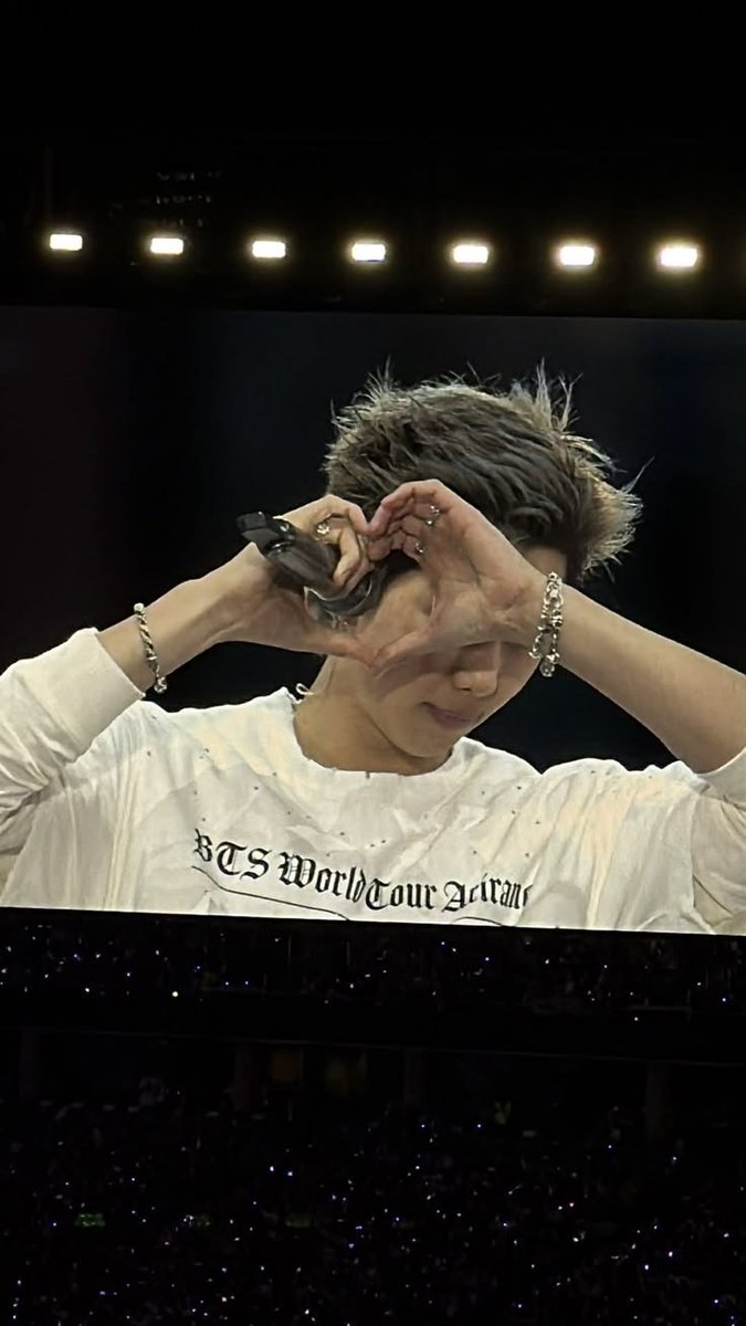 darlingurleyla's tweet photo. Happy birthday to my leader🥳🎂
I always admire you and the life you want through and now I just wish you have a happy life, stay healthy and all your wishes come true💜#HAPPYRMDAY
#HappyBirthdayRM
#HappyBirthdayNamjoon
#JoonieverseDay https://t.co/7SMY3SBW02