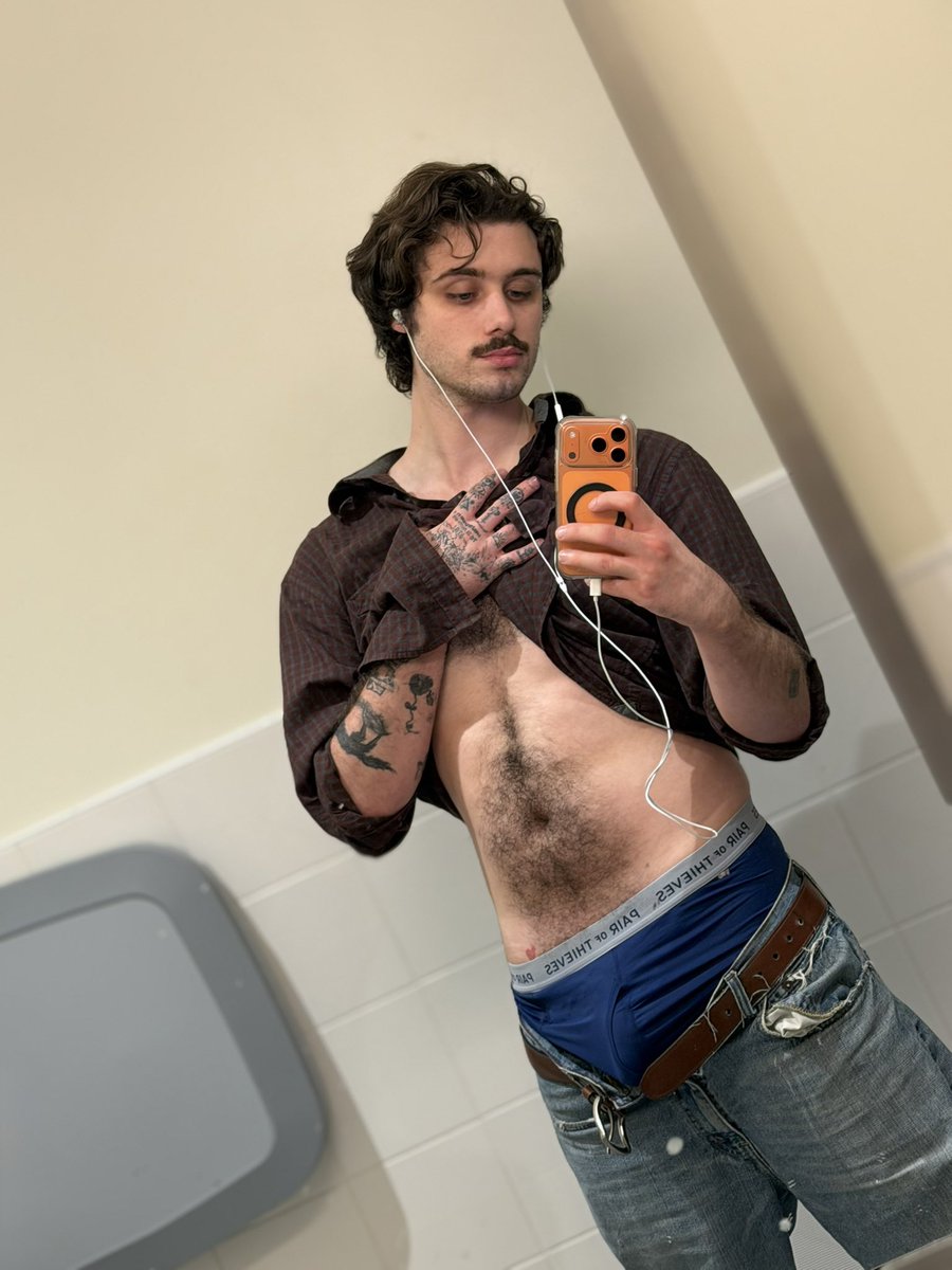 xtummyhurts's tweet photo. pov: the boy who sits next to you in class got up to use the bathroom, and when you check your phone you see this 🤭
what do u do? :) 
#nsfwtwt #pov https://t.co/16rMKE6nJ3