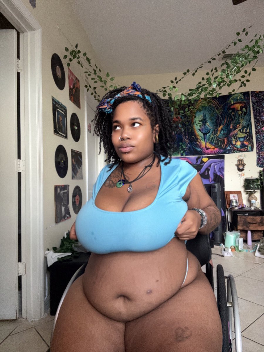 sweetmelonns's tweet photo. Do you like this body type? https://t.co/ILIdFVSHxs