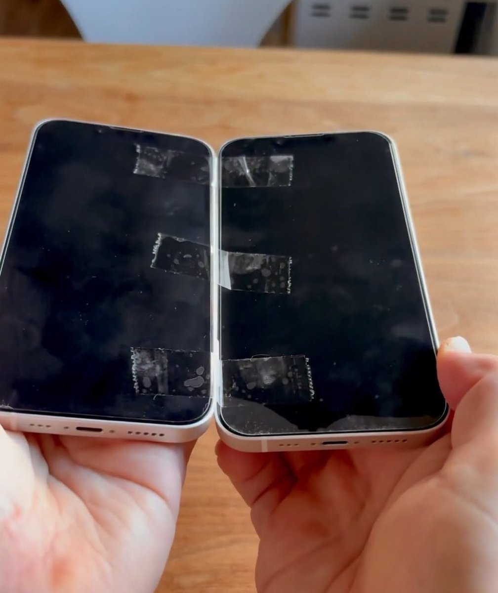 HelloItsVG's tweet photo. Just bought the iPhone Duo..

Somebody plz show me how to play Roblox on this https://t.co/RHHnKpH9Kz