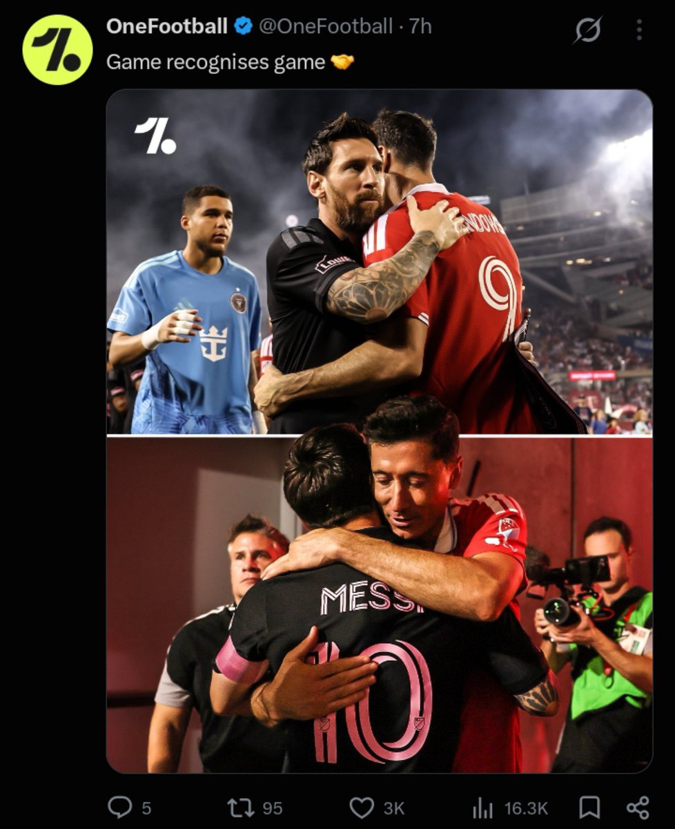 RealGOA7's tweet photo. When Ronaldo lost                           When Messi has
1 of his last 5 games                    2 wins in 10 games https://t.co/q20U7h5pZp