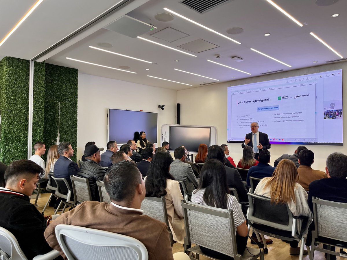 ANDEMOSCOLOMBIA's tweet photo. 🚘 Perspectivas del mercado automotor

Andrés Chaves, presidente de Andemos, participó en Motortrade Connect, conferencia de ARVAL, compartiendo su visión sobre el comportamiento y las perspectivas de la industria automotriz en Colombia.

#MotortradeConnect #MercadoAutomotor https://t.co/eIefstAewb