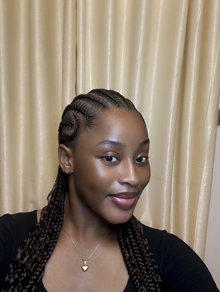 finegirlveeee's tweet photo. Just wanted to show off my 3,500 Braids☺️ https://t.co/Vr2i7hIjSM