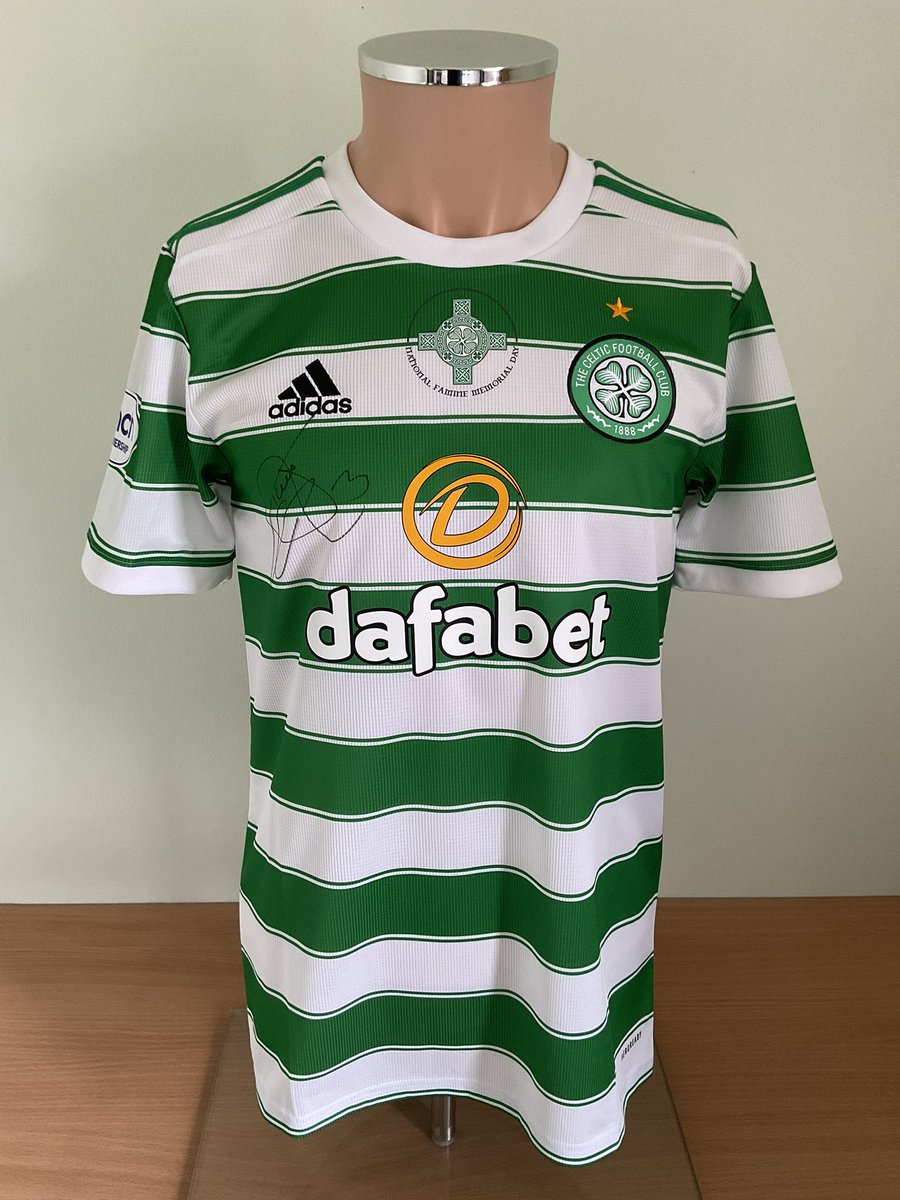 EddyGrady's tweet photo. Hi Folks, it comes boxed with full provenance. This beauty is now on the market for a new owner. Purchased directly from The Celtic Foundation after Trophy Day in May 2022. If interested, send me a DM 👍🏻 https://t.co/PrlXwVVIwn