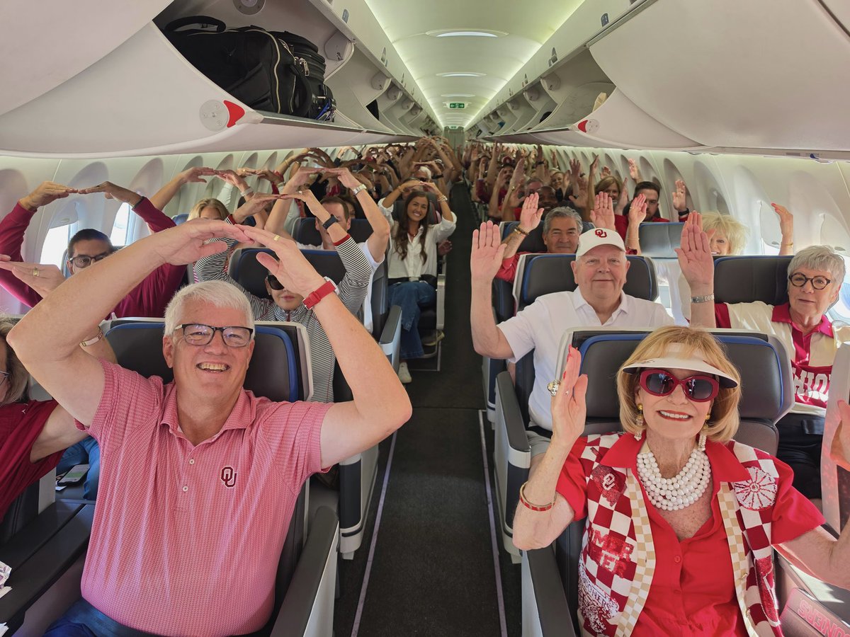 SoonerClub's tweet photo. Wheels 🆙 to Michigan 🛫

The Crimson and Cream will be well represented in The Big House. How are you cheering on the Sooners this Saturday? ☝️ https://t.co/M80hunsejx