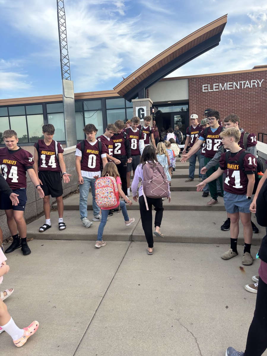 Pillager_FB's tweet photo. The high school players welcomed the Elemantary students to school to continue this great Pillager tradition! #pullthesled https://t.co/LOOH0gzURF