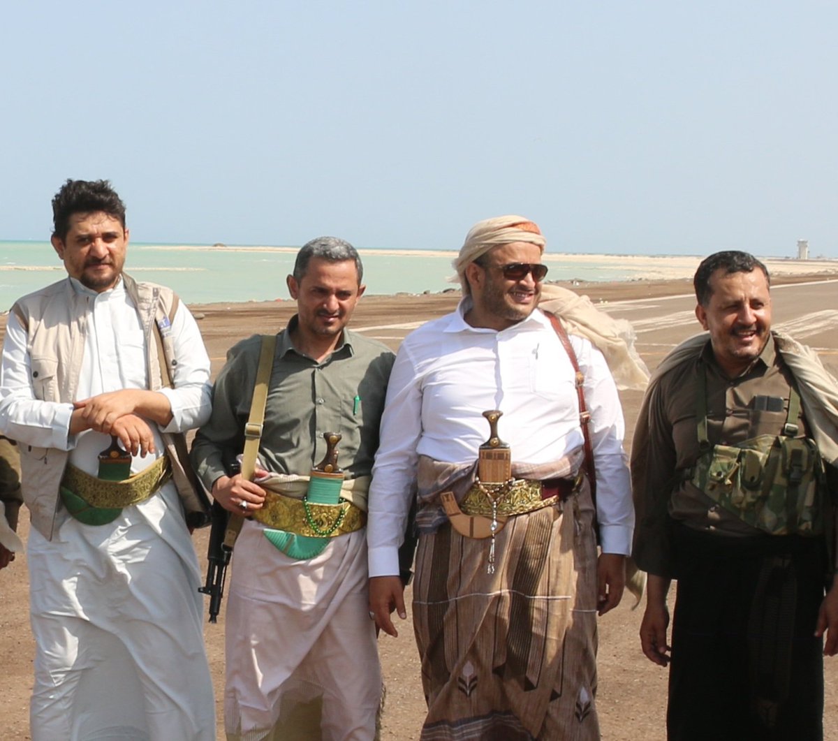 hossam_basha7's tweet photo. اليوم من مدرج مطار المخاااااااااء
برفقة مساعد قائد المنطقة أبو العز الكحلاني، المحافظ المساوى، نائب وزير الصحة ناشر القعود https://t.co/sMC3GQiP5b