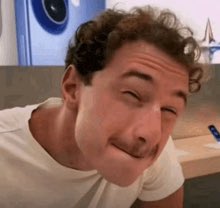 kebeansprouts's tweet photo. Apple heard me through their surveillance microphones and cameras that’s embedded on my iPhone 13 Pro that I want to use this phone until its last breath and they start draining my battery 4x faster than usual, #cantdoiphone18 #applepls #itstooexpensive https://t.co/ngrnhPXDIV