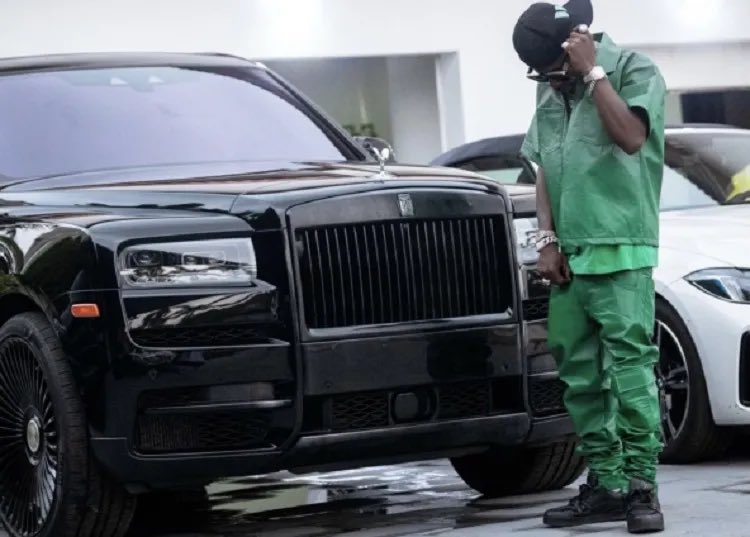 nclnt_curio's tweet photo. Burna Boy casually owns a Venuum Widebody Bugatti Chiron worth $6M. Asake just got a Venuum Lamborghini Revuelto Voltorro V1 worth $1.2M.

Meanwhile a Ghanaian self-claimed “King of African Dancehall” is still cruising around in a 2021 Rolls-Royce Cullinan worth $170K 😭
are ghanaians that poor?