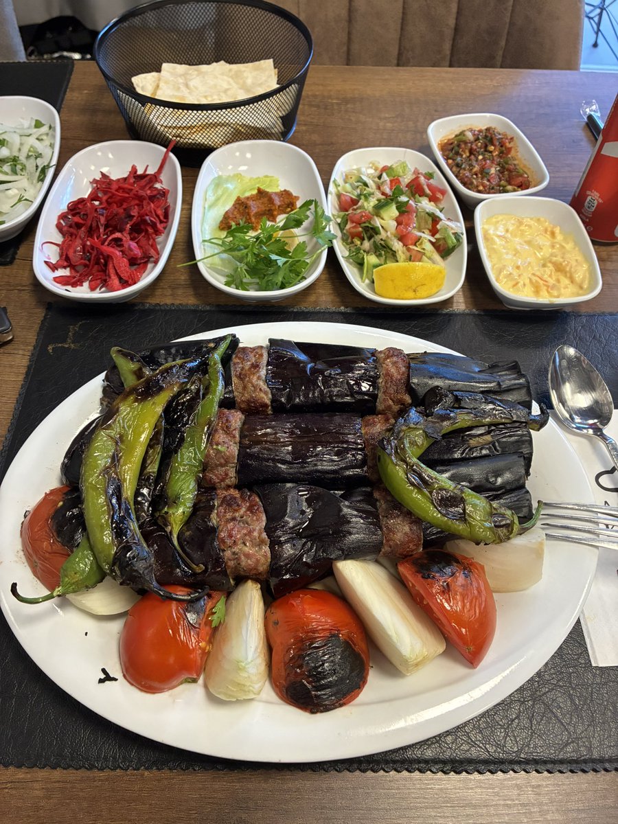 esnafprens's tweet photo. Bu varya bu ankara pavyonu gibi adama tarla sattırır https://t.co/tP3mPXVClI