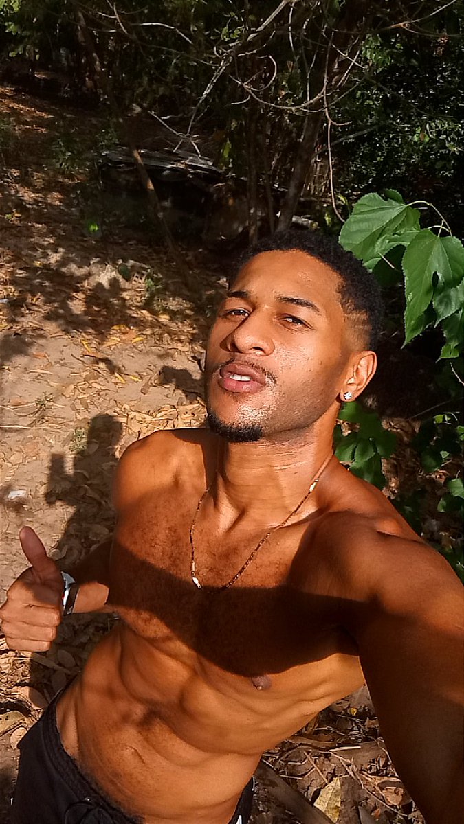 pretodequase2m's tweet photo. Oi vidas, tô pegando uma vitamina D + queria mesmo pegar você 😈🤠🫦 https://t.co/mNLx7svgut