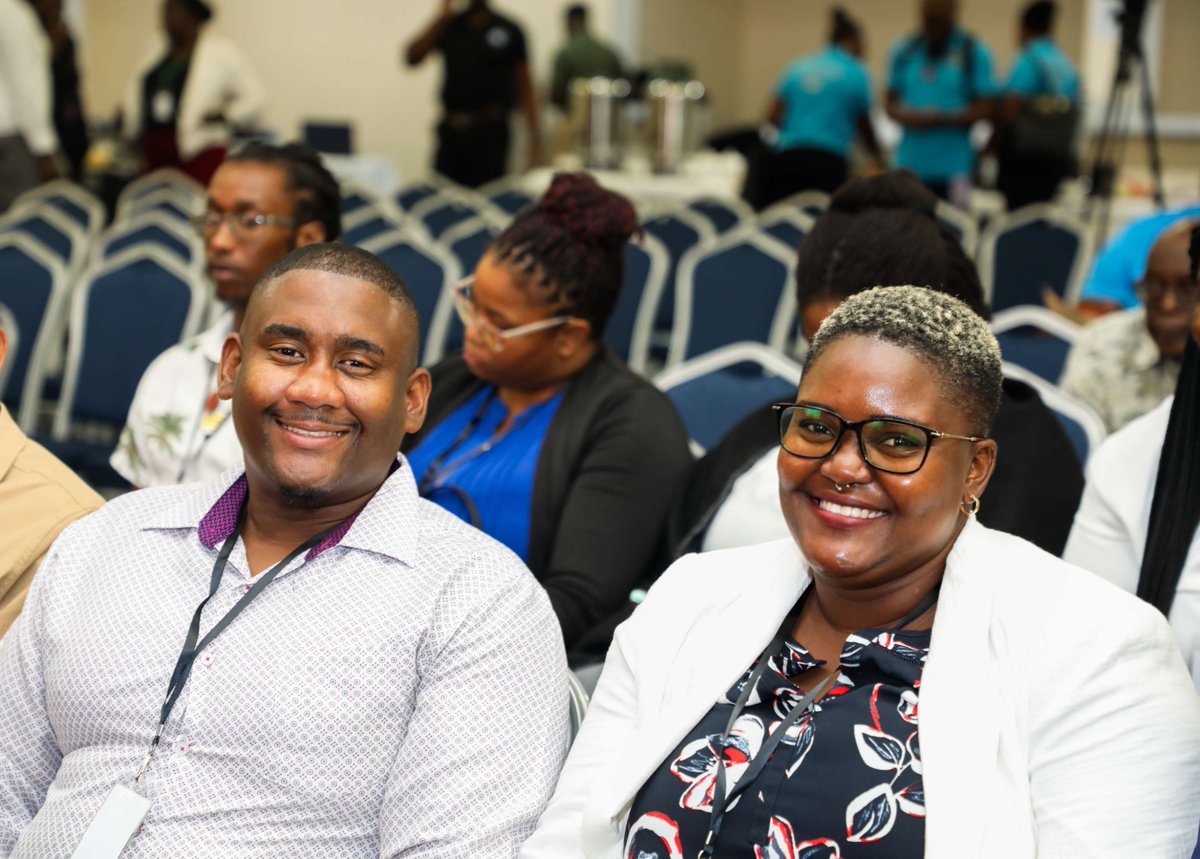 commissionoeco's tweet photo. 🇬🇩 Retour sur le Symposium OECO Jeunes &amp; Femmes en Agriculture à la Grenade ! 🌾💡

De jeunes innovateurs et des femmes leaders se sont réunis pour transformer l'agrobusiness caribéen : climat, numérique, financement &amp; commerce régional. 🚜✨

🇪🇺 Financé par l'UE. https://t.co/bqxfxAQUxI