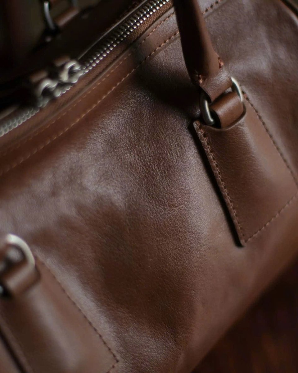 MonteJohnso's tweet photo. Real cowhide—you can feel it right away: soft, smooth, and perfectly weighted. This Korean Boston Remake bag has a structured shape that stays firm. Fully hand-stitched with 100% genuine leather that gets richer over time. Includes a 12-month https://t.co/JT4wi7vtFp