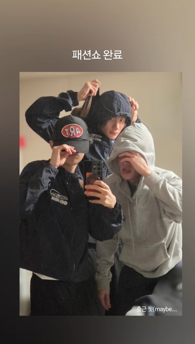 LAVUton's tweet photo. 윗층즈 패션쇼 함 ㅋㅋㅋㅋ https://t.co/mR1HrMVrhF