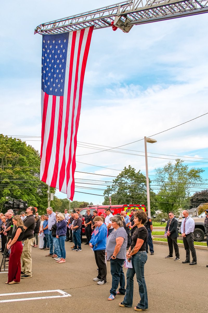 Rosa_DeLauro's tweet photo. Twenty-five years ago today, we lost nearly 3,000 Americans, neighbors, parents, and friends. Many from Connecticuts Third District.

Today we remember those lives lost, and honor the brave first responders who ran head first into danger to save as many as possible.

Never forget. 🕊️❤️