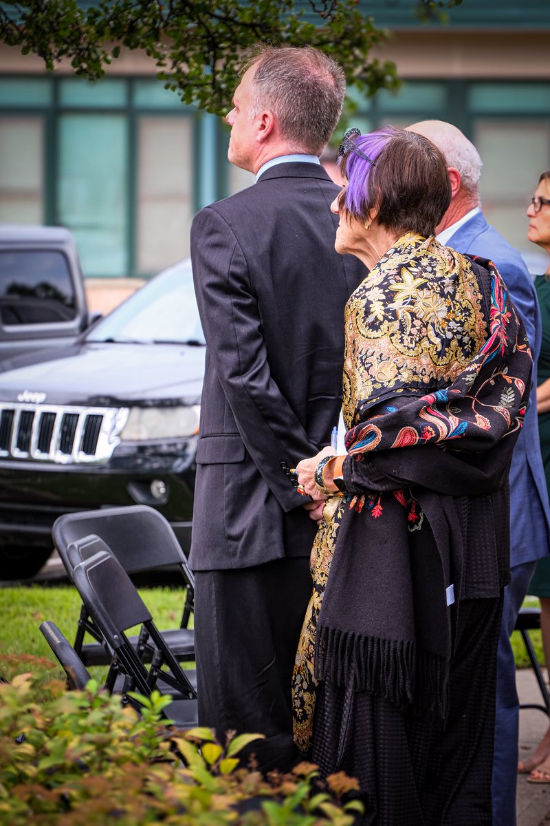Rosa_DeLauro's tweet photo. Twenty-five years ago today, we lost nearly 3,000 Americans, neighbors, parents, and friends. Many from Connecticuts Third District.

Today we remember those lives lost, and honor the brave first responders who ran head first into danger to save as many as possible.

Never forget. 🕊️❤️
