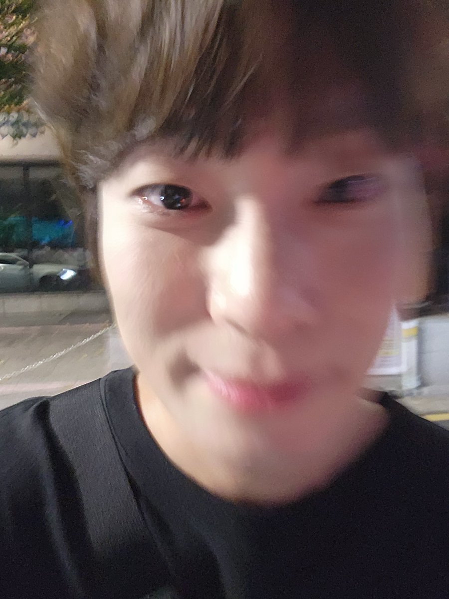 sybg00's tweet photo. 어제 왜케 기여웟;;:;
아 치쿠 보고싶돠 https://t.co/TWRBRRVVqc