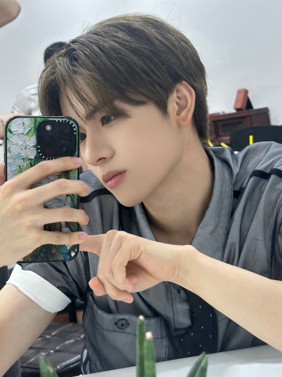 PowgridBase's tweet photo. YORCH looks stunning in new selfies shared via 🫧. https://t.co/JVWo1Xzdva