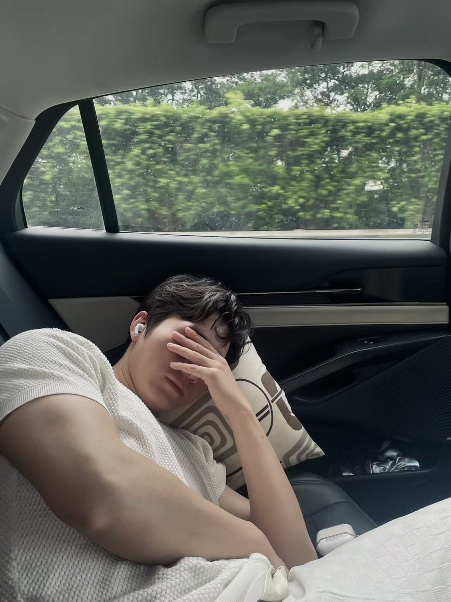 Lin1429624Lin's tweet photo. 睡醒看 #高壮男 #健身 #s https://t.co/pcBu8ARnLe