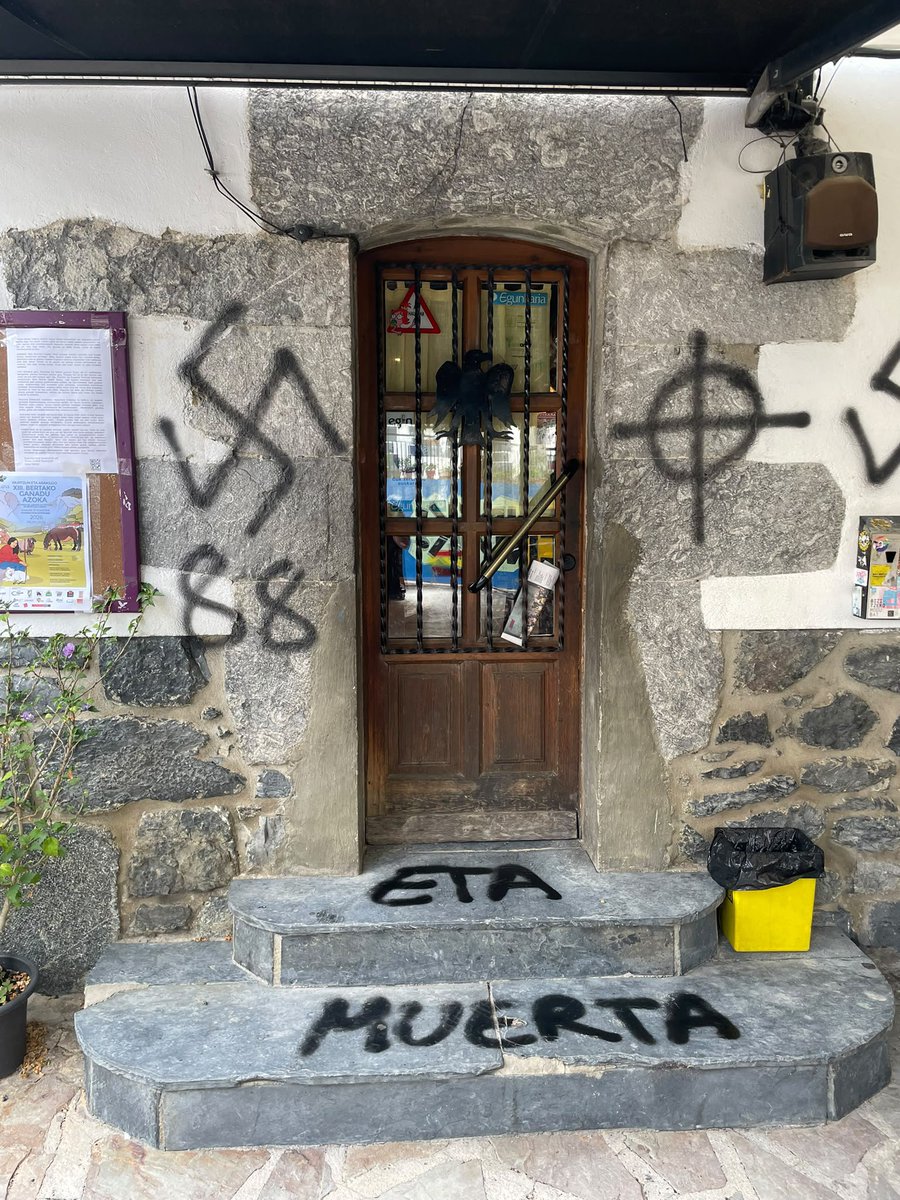 KatixaAstibia's tweet photo. Gure herria eta izatea, gure askatasun indibidual eta kolektiboak ukatu nahi dizkigutenei erakutsi diezaiegun Leitzaldea Antifaxista dela! https://t.co/FQaKKbrgvr