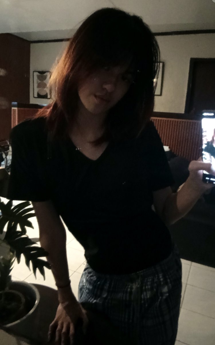 nesst_eea's tweet photo. No make-up for tonight cause ima sleep earlyyy~~~ https://t.co/wtON9ePFvb