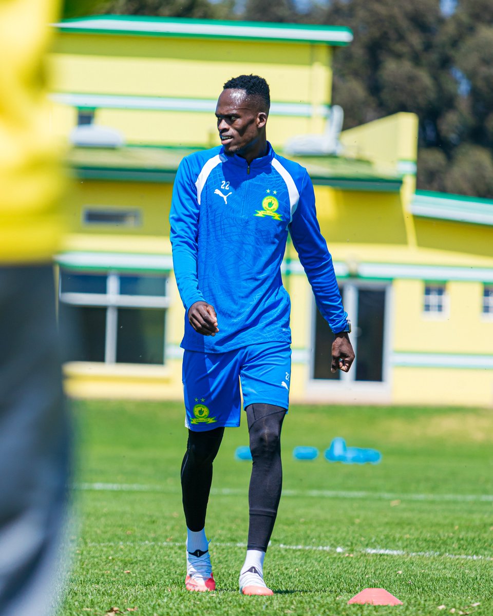 Masandawana's tweet photo. Friday work done✅

#Sundowns #BetwayPrem #NeverStopRising https://t.co/lXBKnDDFWn