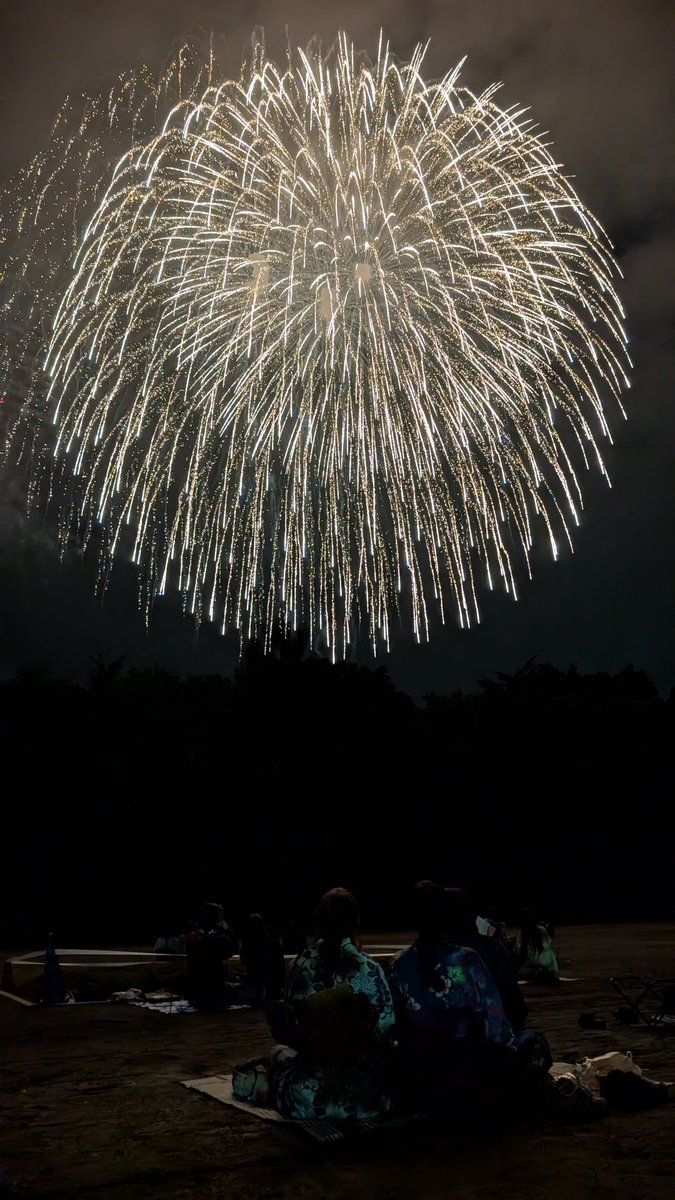 avatar_kenji's tweet photo. 片貝花火 正四尺玉🎆 https://t.co/HpnC9eV7K5