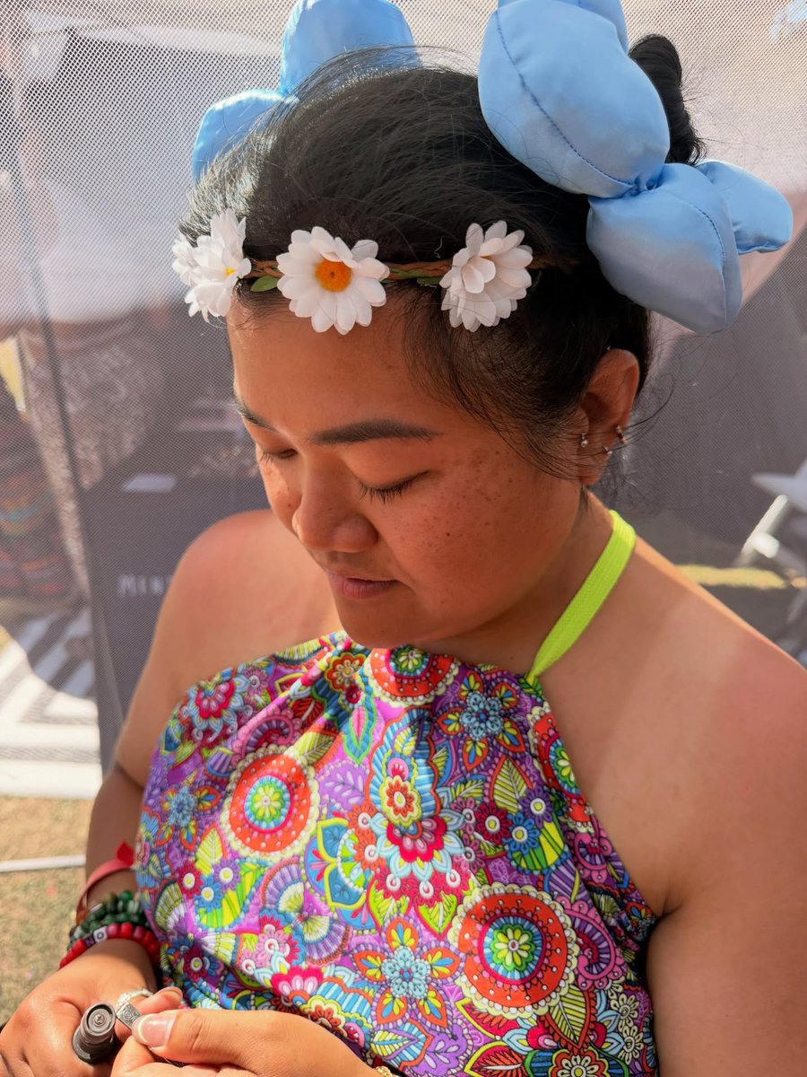 PatSweaneylr's tweet photo. Mother &amp; Daughter twinsies 💙💓 @rebelliousgracie @mayumi. thomas at the Love Long Beach Festival ☮️ https://t.co/rFsNH2bwBc