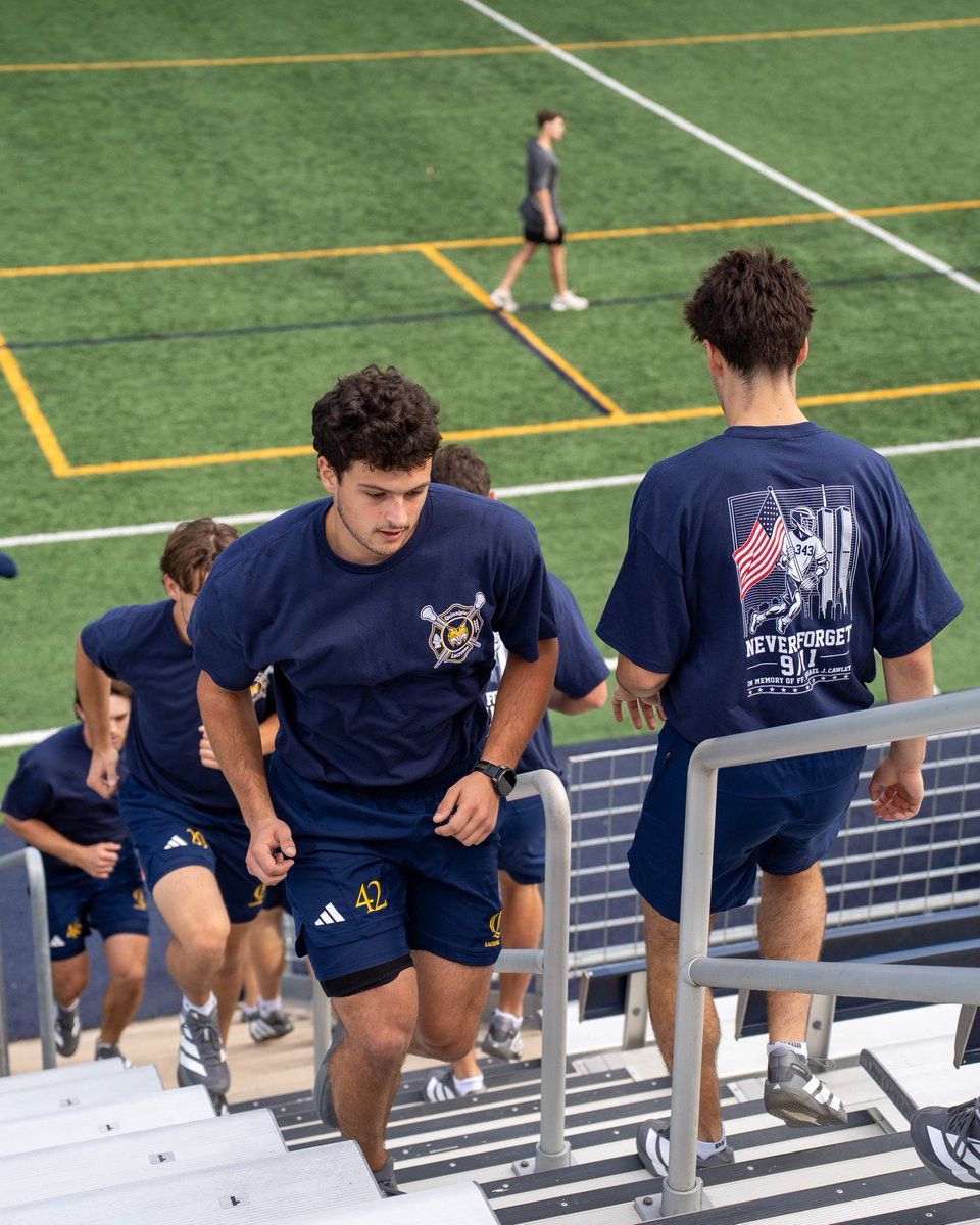 QU_MLAX's tweet photo. 🇺🇸 our group participated in the 9/11 College Lacrosse Stair Climb this morning, climbing 2,071 steps to signify the exact number of steps in the World Trade Center. https://t.co/zRHwsdIGOt