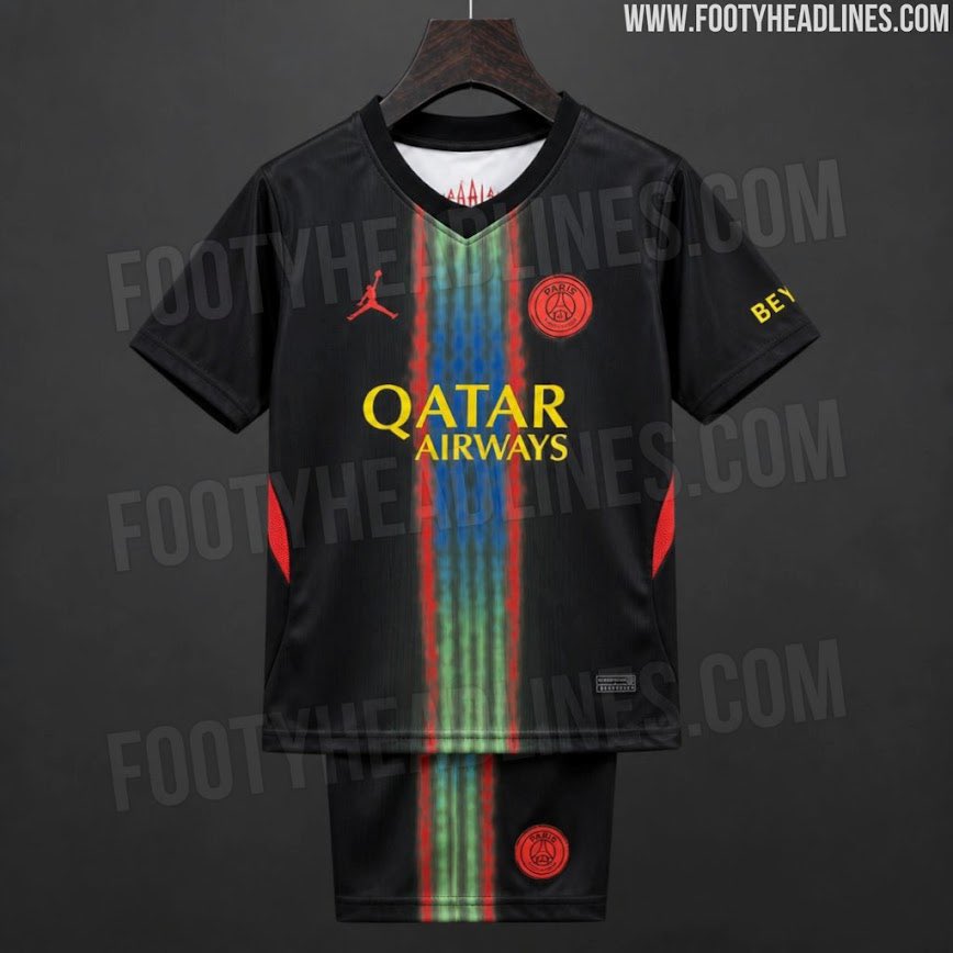 ActuFoot_'s tweet photo. 🚨🚨 LE MAILLOT THIRD DU PARIS SAINT-GERMAIN A LEAK !!! 👕❤️💙

📸 via @Footy_Headlines https://t.co/nuoCEL4RL7