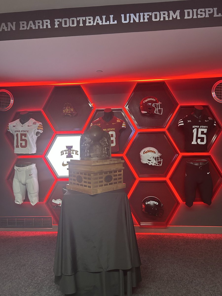 MalachiABuffett's tweet photo. Iowa State School visit https://t.co/hILkeMD91p
