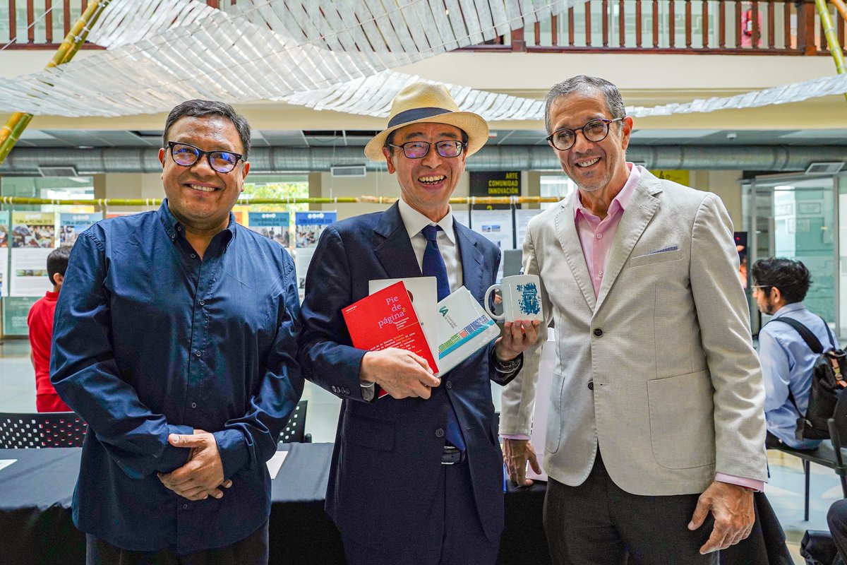 uartesec's tweet photo. A través de talleres, dinámicas y experiencias compartidas, nuestros estudiantes tuvieron la oportunidad de aprender desde el diálogo con artistas y comunidades, reconociendo en el arte un espacio para intercambiar saberes y construir nuevas formas de creación.

Previo a la inauguración, Andrey Astaiza, vicerrector de Posgrados e Investigación en Artes, junto a Xavier Patiño, asesor de Rectorado, acompañaron la visita del Embajador de Japón en Ecuador, Horiuchi Toshihiko, y realizaron un recorrido por MZ14, como parte de esta jornada de intercambio y colaboración.