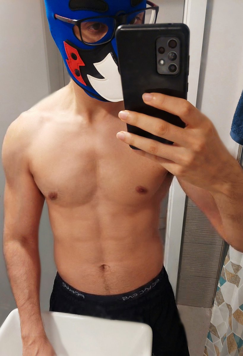 Intj0ri's tweet photo. First pics with the hood, thanks @PuppyPlayExpert
... I will adjust and show the ears soon, I promise! https://t.co/Gn70DqxEh0
