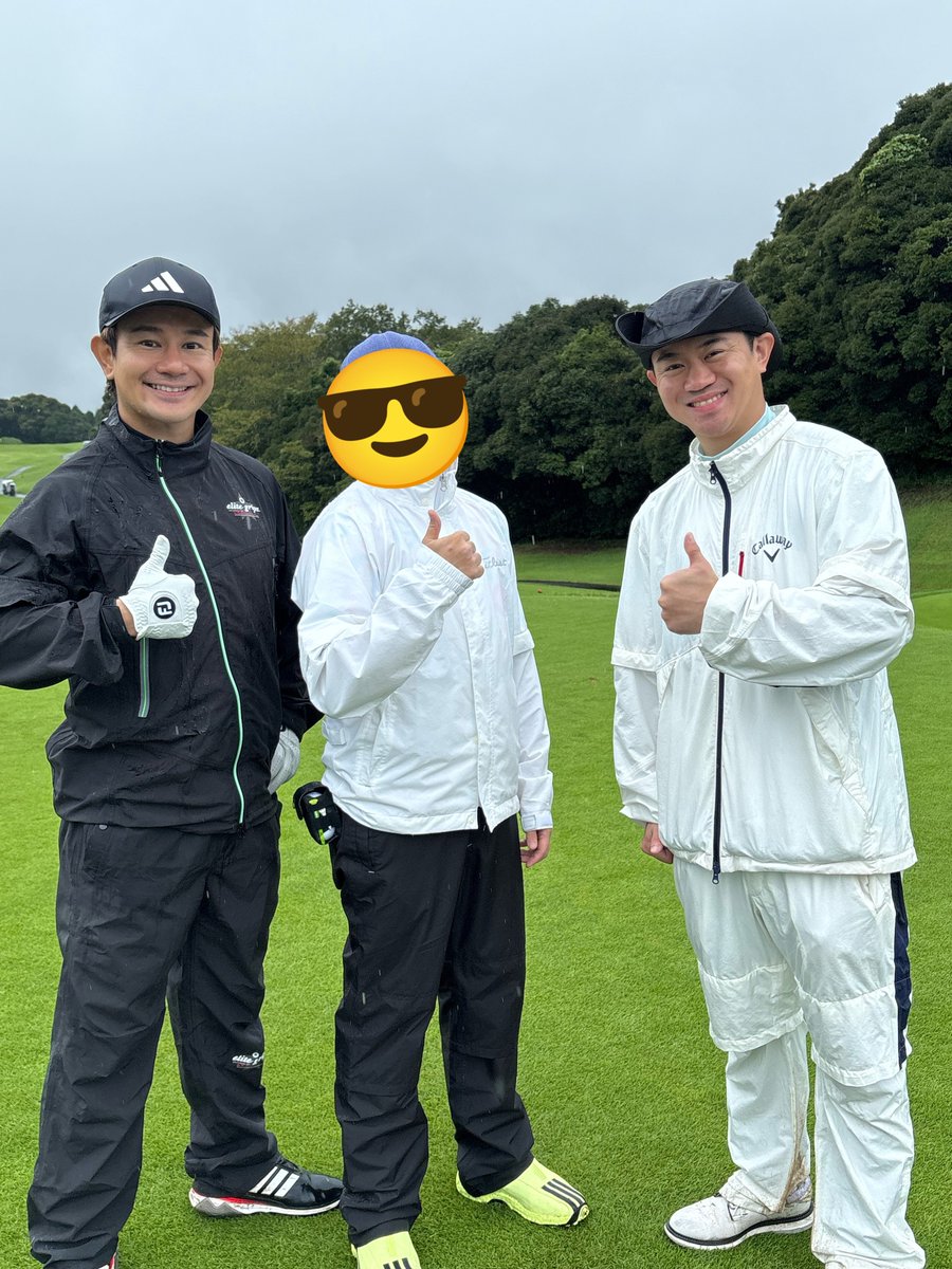 drums_ley's tweet photo. #Gorurun 7周年記念コンペから帰宅して、荷物片付けて洗濯してる間にレインウェアとキャップを手洗い🧢
やっと落ち着いた😇

#石井良介 プロに雨ゴルフのコツを教えていただいたので、練習しておきます🙇
ドラコンの #松本一誠 プロと弟さんともパシャリ📸
そしてもちろん鈴蘭もね🤗
#山内鈴蘭 https://t.co/iuuVnll3Mh